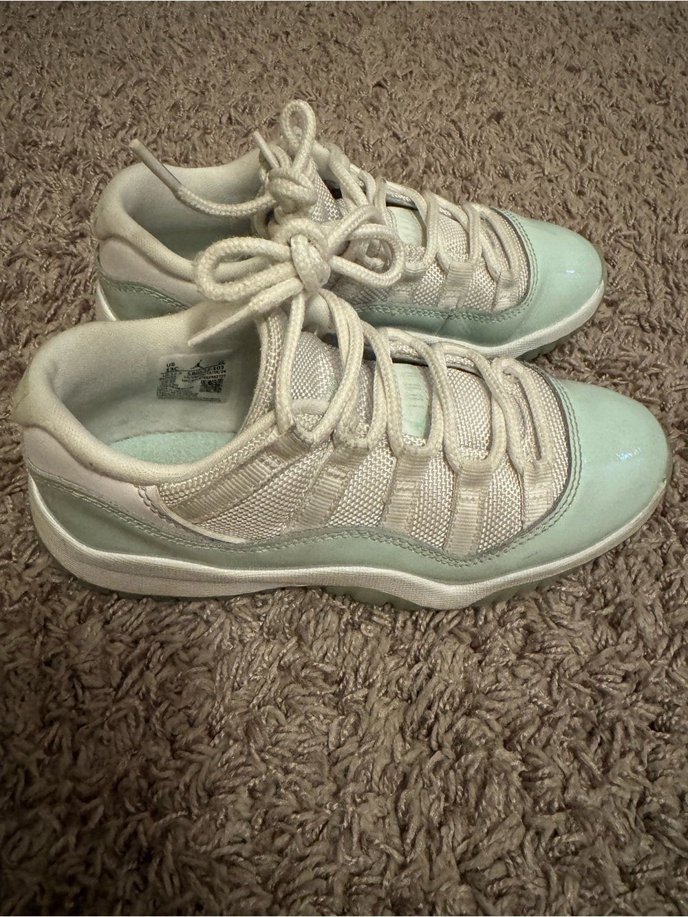 Nike Kids Low-Top Sneakers in Mint and Cream